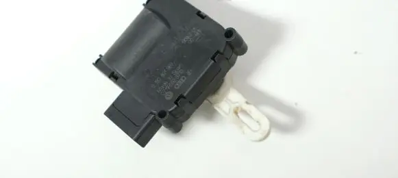 Audi A8 S8 D3 4E Air flap motor/actuator 4F0820511B