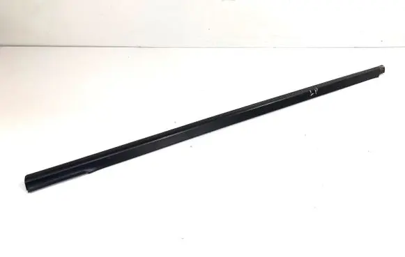 Hyundai ix35 Front door windshield rail