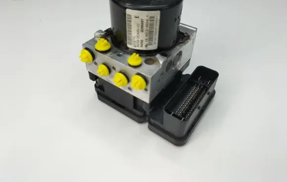 Ford Fiesta ABS Pump AV592C405CC A426G 10021206684