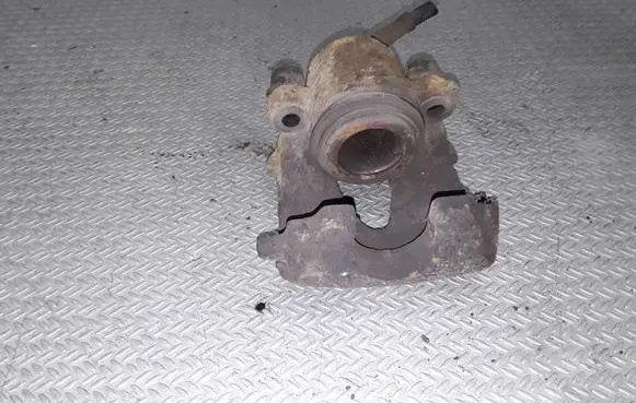 Volkswagen Jetta IV Front brake caliper
