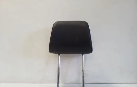 Volkswagen Touareg II Front seat headrest 