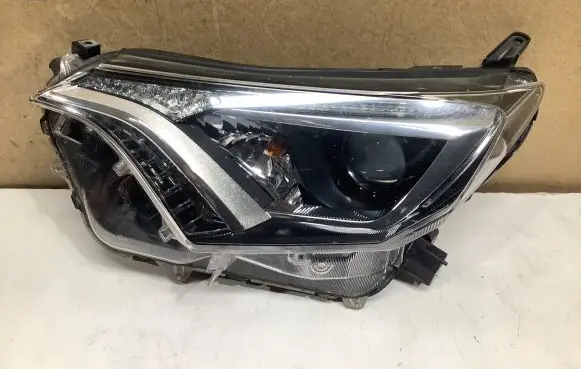 Toyota RAV 4 (XA40) Headlight/headlamp STANLEYW3049