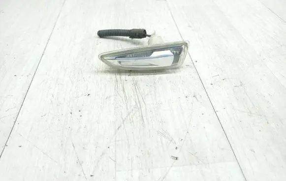 Opel Astra J Front fender indicator light 13273103