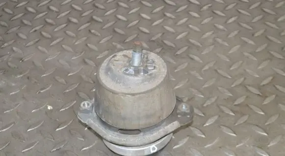 Engine mount bracket