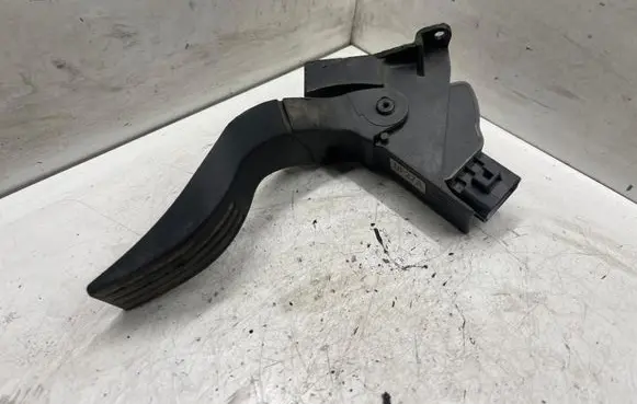 Ford Focus Accelerator throttle pedal 98AB9F836AE
