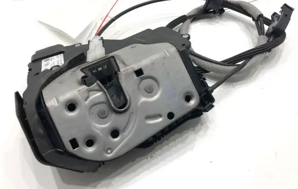 Seat Alhambra (Mk2) Rear door lock 7N0839015L