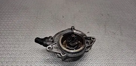Volkswagen Touareg I Vacuum pump