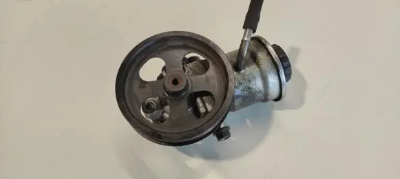 Toyota Avensis T250 Power steering pump 12180