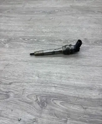 BMW 5 F10 F11 Fuel injector 0445110743 8514148