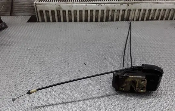 Nissan Maxima A34 Rear door lock