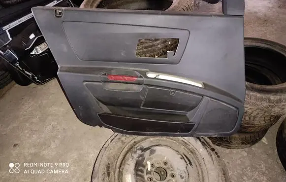 Cadillac SRX Front door card panel trim