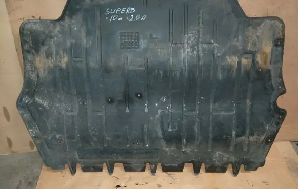 Skoda Superb B6 (3T) Engine splash shield/under tray 5C0825237