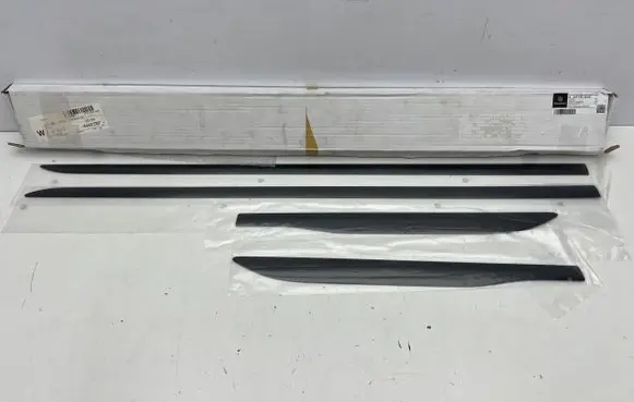 Mercedes-Benz GLA H247 Front door trim (molding) A2477251401