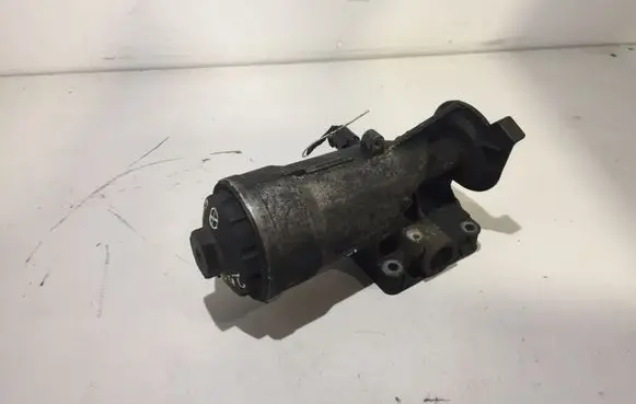 Volkswagen PASSAT B6 Oil filter mounting bracket 045115389J