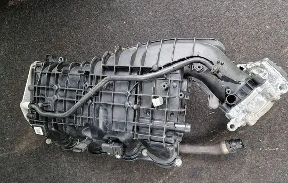 BMW 4 F32 F33 Intake manifold 70602694 8623324