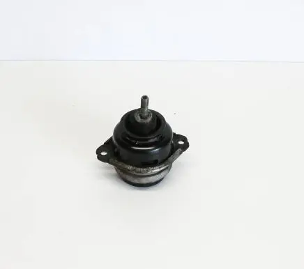Volkswagen Touareg I Engine mount bracket 7L6199131C