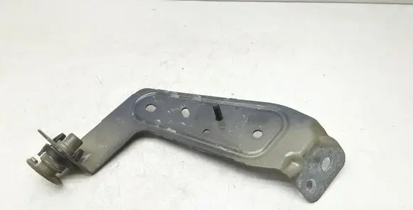 Volvo XC90 Fender mounting bracket