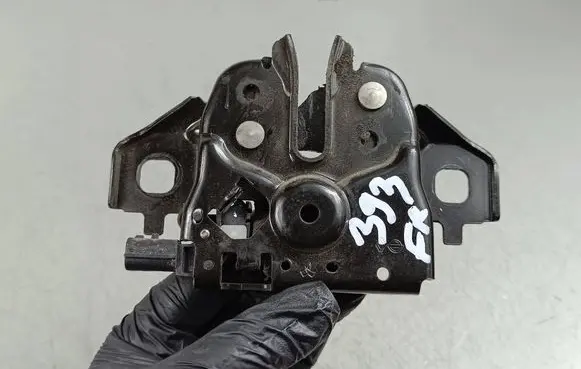 Mitsubishi Outlander IV Engine bonnet/hood lock/catch