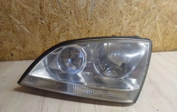 KIA Sorento Headlight/headlamp 02A011 8358 L13125