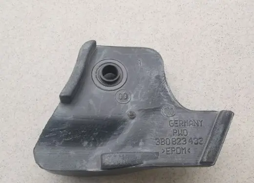Volkswagen PASSAT B5 Other engine bay part 3B0823433