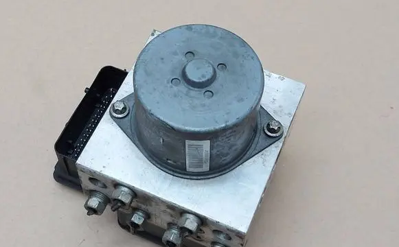 Mini Cooper Countryman R60 ABS Pump 9811616