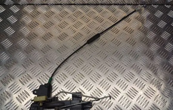 Opel Astra H Front door lock 13128111