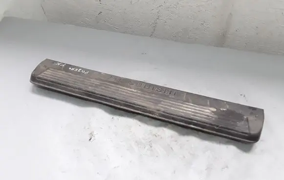 Mitsubishi Pajero Front sill trim cover MR40214