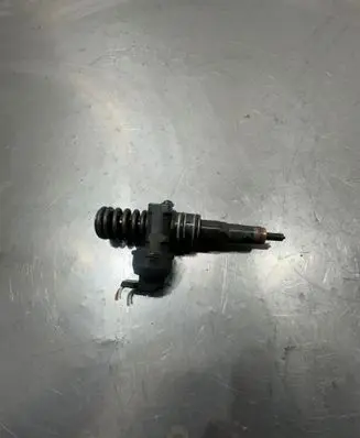 Volkswagen Polo Fuel injector 038130073ag