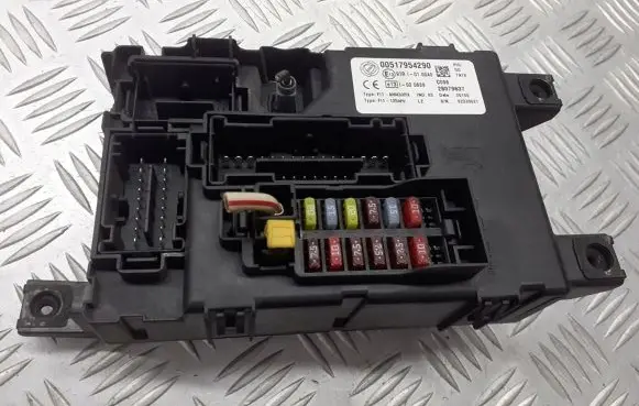 Fiat Punto (188) Fuse box set 00517954290