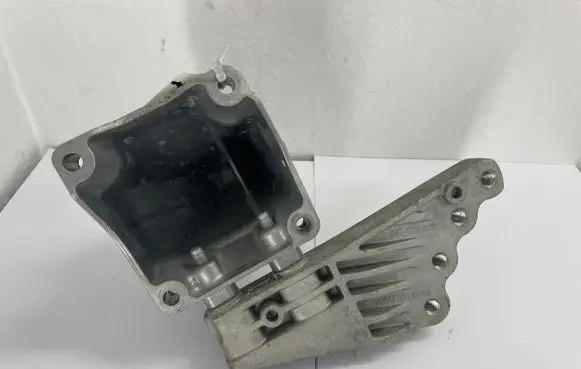 Mercedes-Benz Vito Viano W447 Engine mounting bracket A4473310800