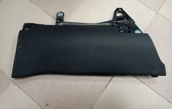 Tesla Model Y Knee airbag 114375300A 107782500D 108335000E