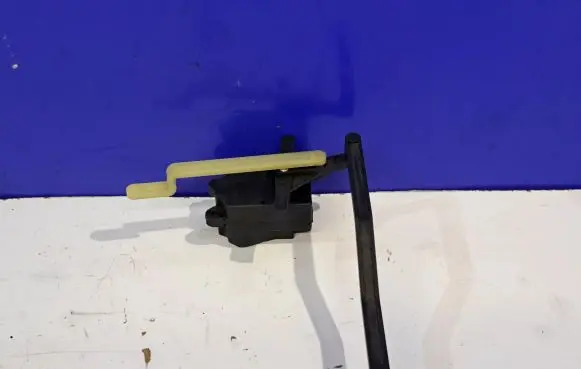 Volvo V70 A/C air flow flap actuator/motor 6G9N19E616BB