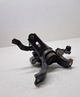 Toyota Prius (XW30) Engine mount bracket