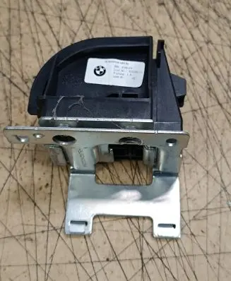 BMW 5 F10 F11 Parcel shelf load cover mount bracket 9168474