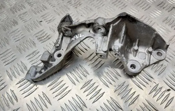 Nissan X-Trail T32 EGR valve cooler bracket A6261410040 147174072R