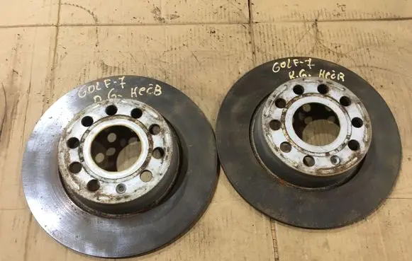 Volkswagen Golf VII Rear brake disc