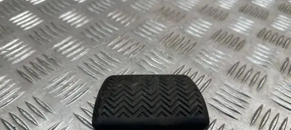 Toyota RAV 4 (XA40) Brake pedal
