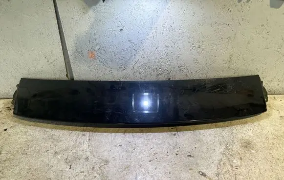 Tailgate/trunk spoiler