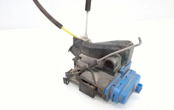 Audi A4 S4 B5 8D Rear door lock 8D0839015A