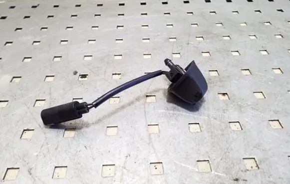 BMW 3 E90 E91 Windshield washer spray nozzle 8365385