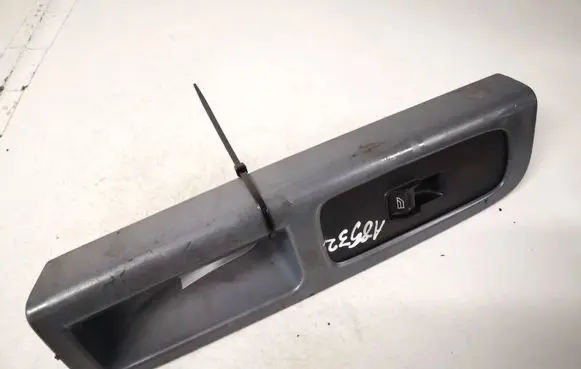 Volvo C30 Electric window control switch 8679474