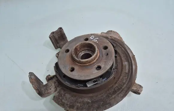 Rear wheel hub
