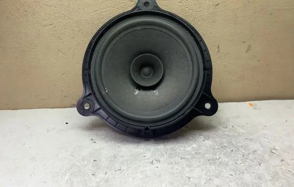 Nissan Qashqai Front door speaker