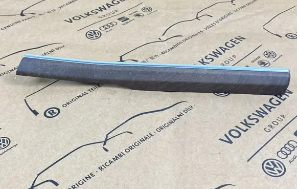 Volkswagen Touareg III Panel trim 761853261N