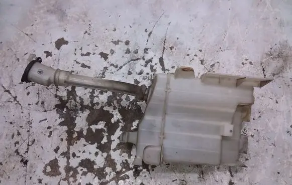 Toyota Avensis Verso Windshield washer fluid reservoir/tank 060851073 001102