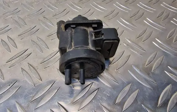 Mercedes-Benz A W168 Turbo solenoid valve A0005450427