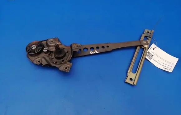 Rear door manual window regulator