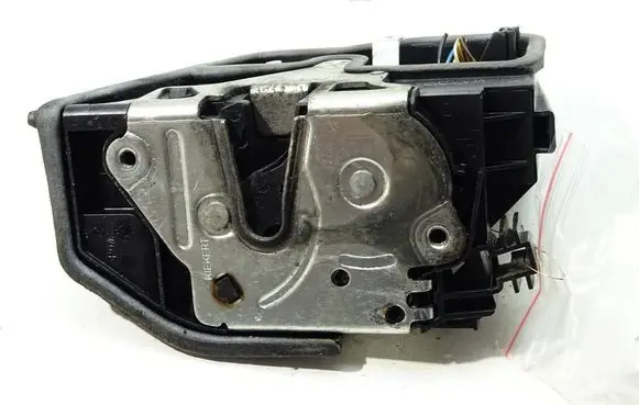 BMW X3 E83 Front door lock