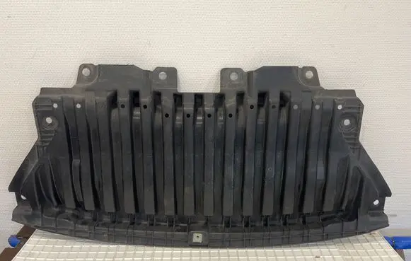 Mercedes-Benz CLS C257 Engine splash shield/under tray A2135200200 A2135200300 A2135204300