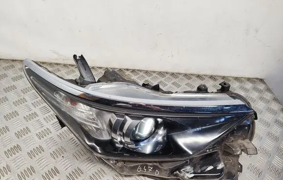 Toyota Auris E180 Headlight/headlamp 8111002K30